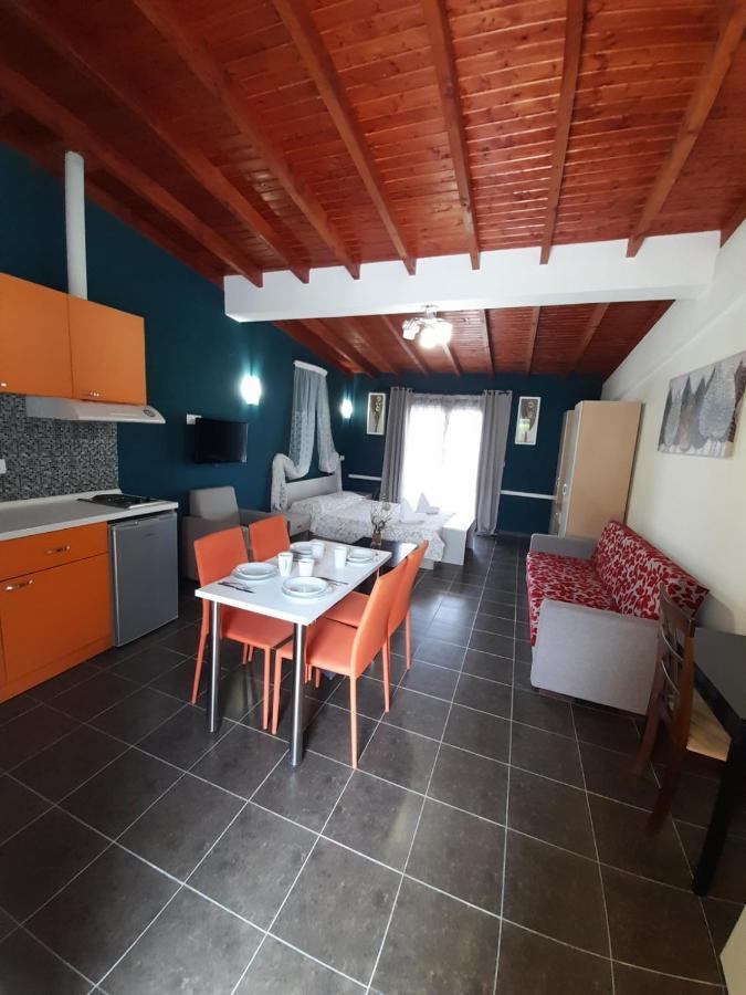 Victory Apartments Hotel Самотраки Экстерьер фото